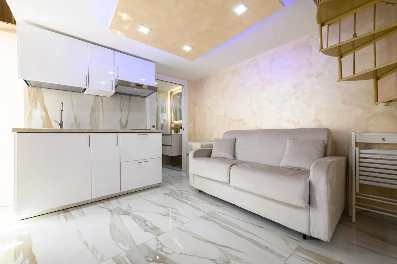 La Magnifica Napoli Apartments Gold House  Naples